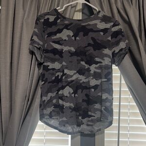 Old Navy Women's Camo Tee - Black and Gray